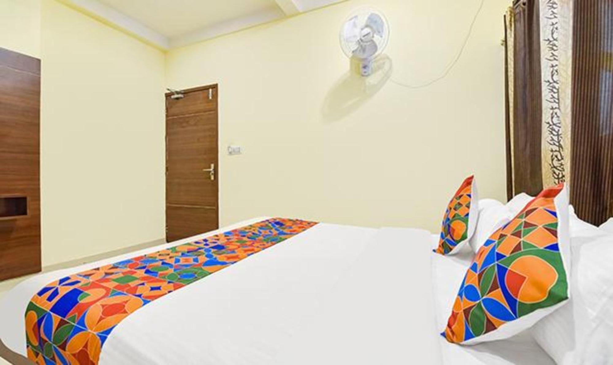 Fabexpress Poonam Palace Ahmedabad Exterior photo